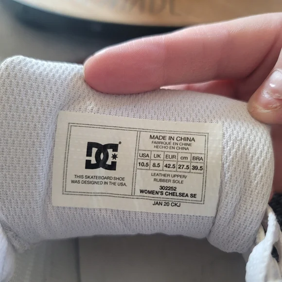 DC skate shoes (women's) - Picture 3 of 4